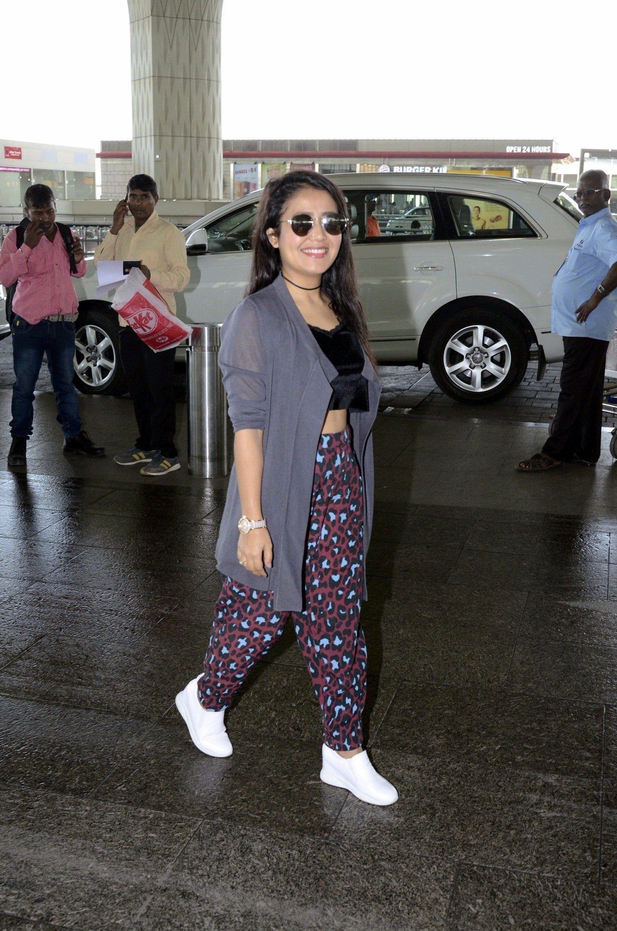 Neha Kakkar Spotted at Mumbai International Airport Andheri Images | Picture 1474993