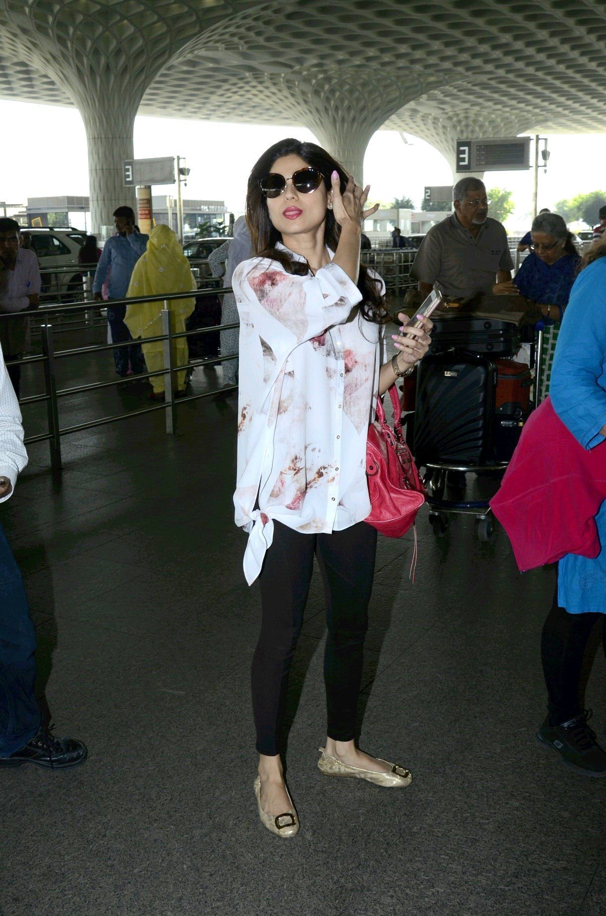 Shamita Shetty Spotted at Mumbai International Airport Images | Picture 1475201