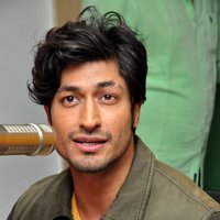 Vidyut Jamwal - Adah, Vidyut Promotes Film Commando 2 at Radio Mirchi Hyderabad Images | Picture 1475783