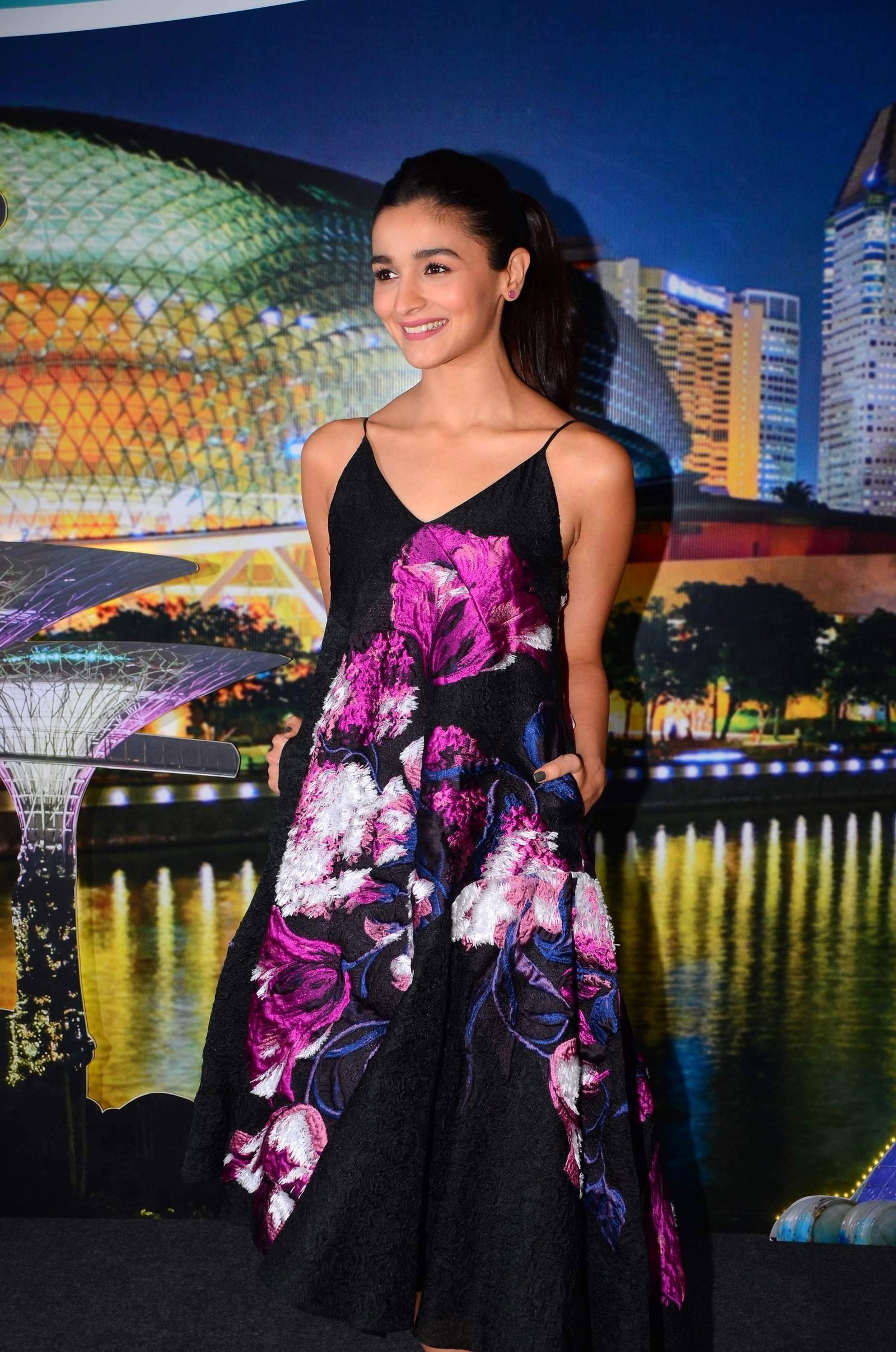 Alia Bhatt - Alia, Varun Promotes Badrinath Ki Dulhania At Singapore Tourism Event Pics | Picture 1476685