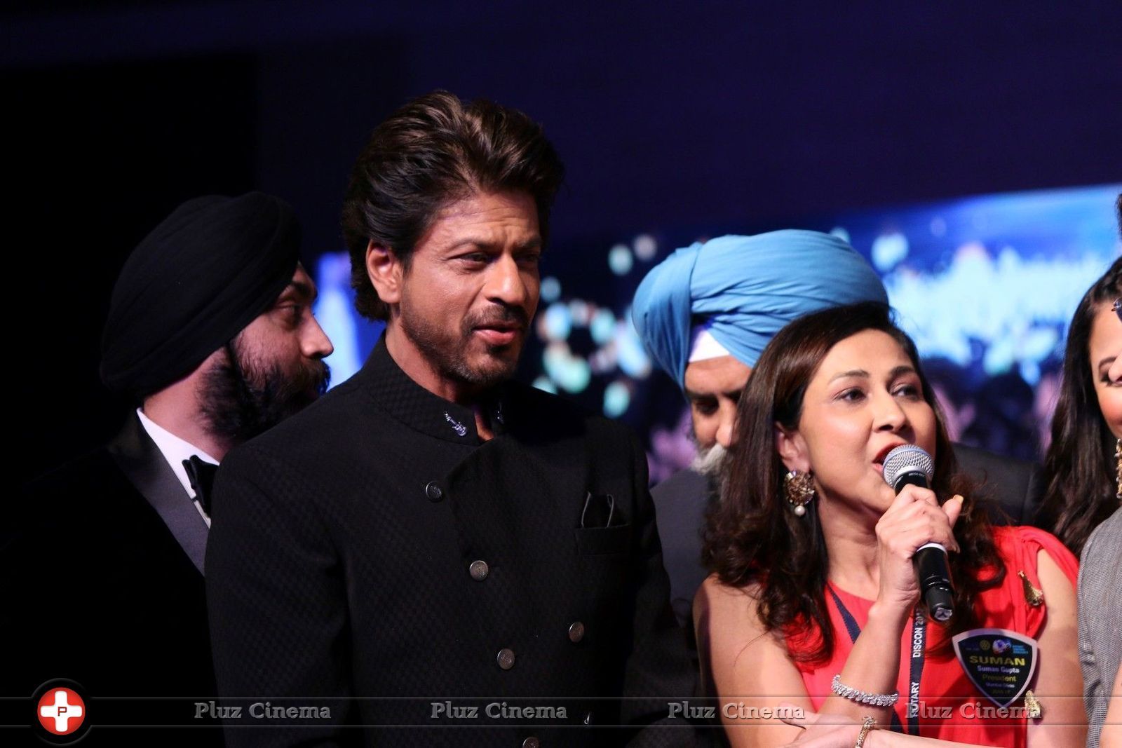 Shah Rukh Khan and Alia Bhatt At Archhar Kochar Fashion Show Pictures | Picture 1458654