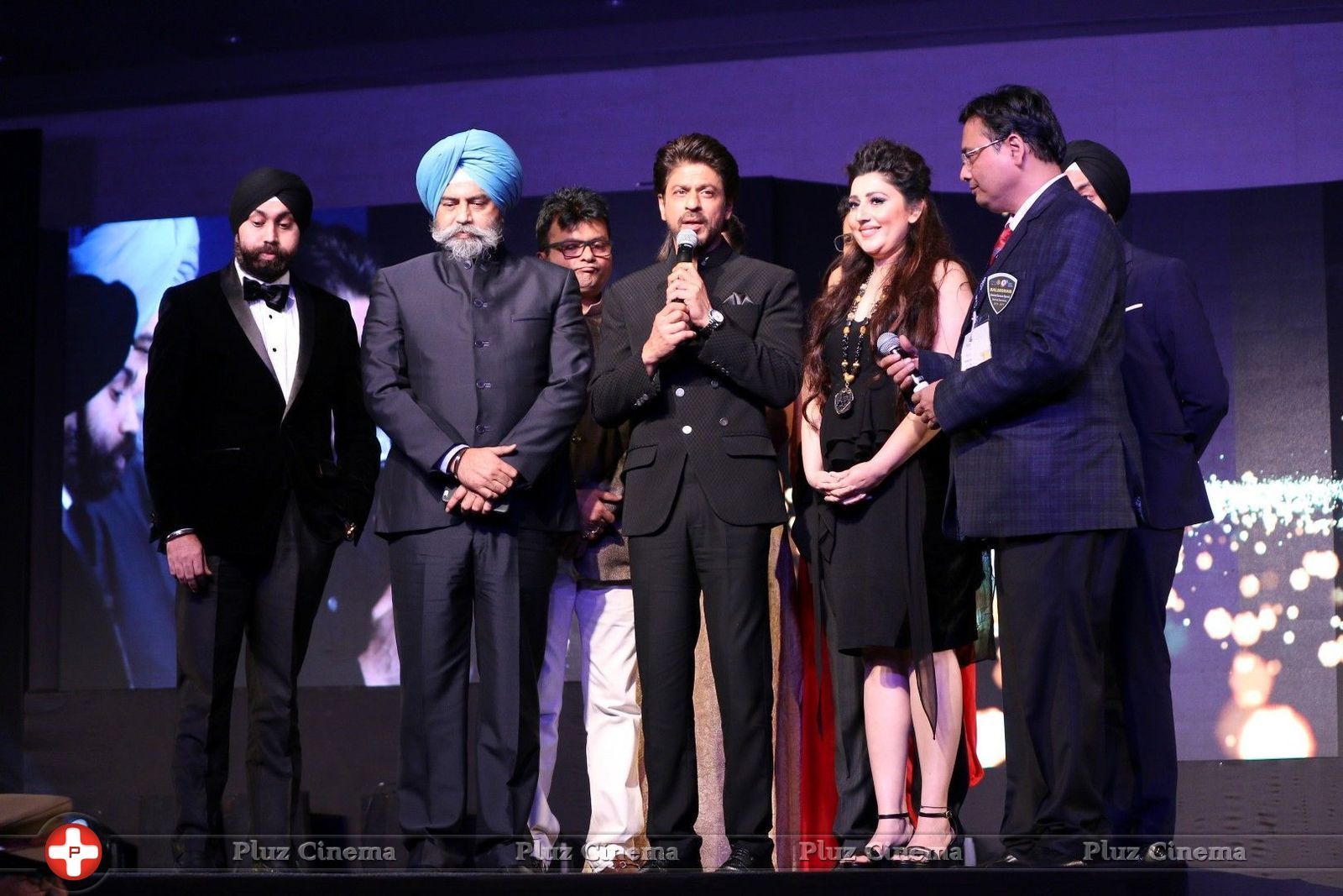 Shah Rukh Khan and Alia Bhatt At Archhar Kochar Fashion Show Pictures | Picture 1458649