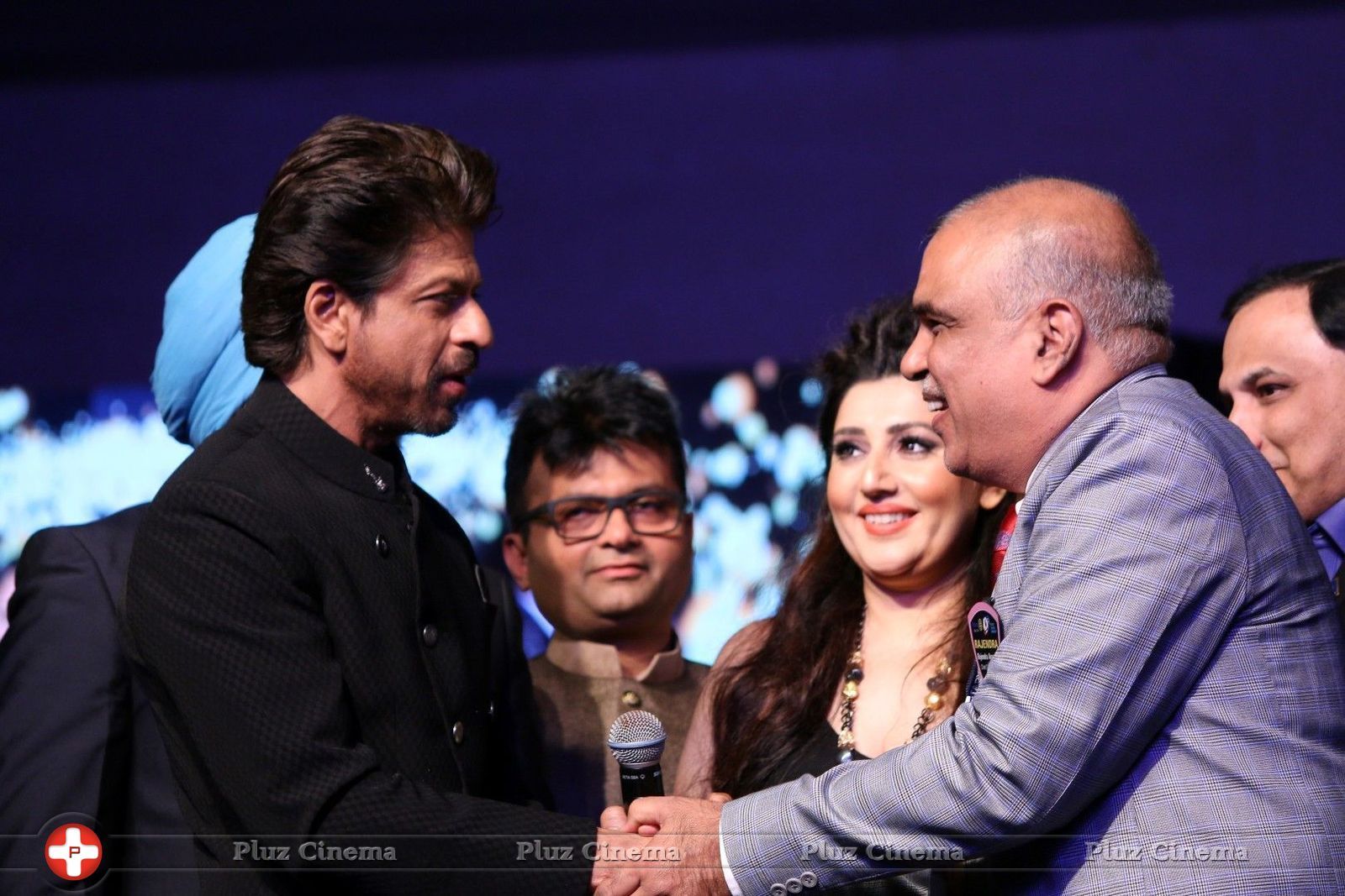 Shah Rukh Khan and Alia Bhatt At Archhar Kochar Fashion Show Pictures | Picture 1458653