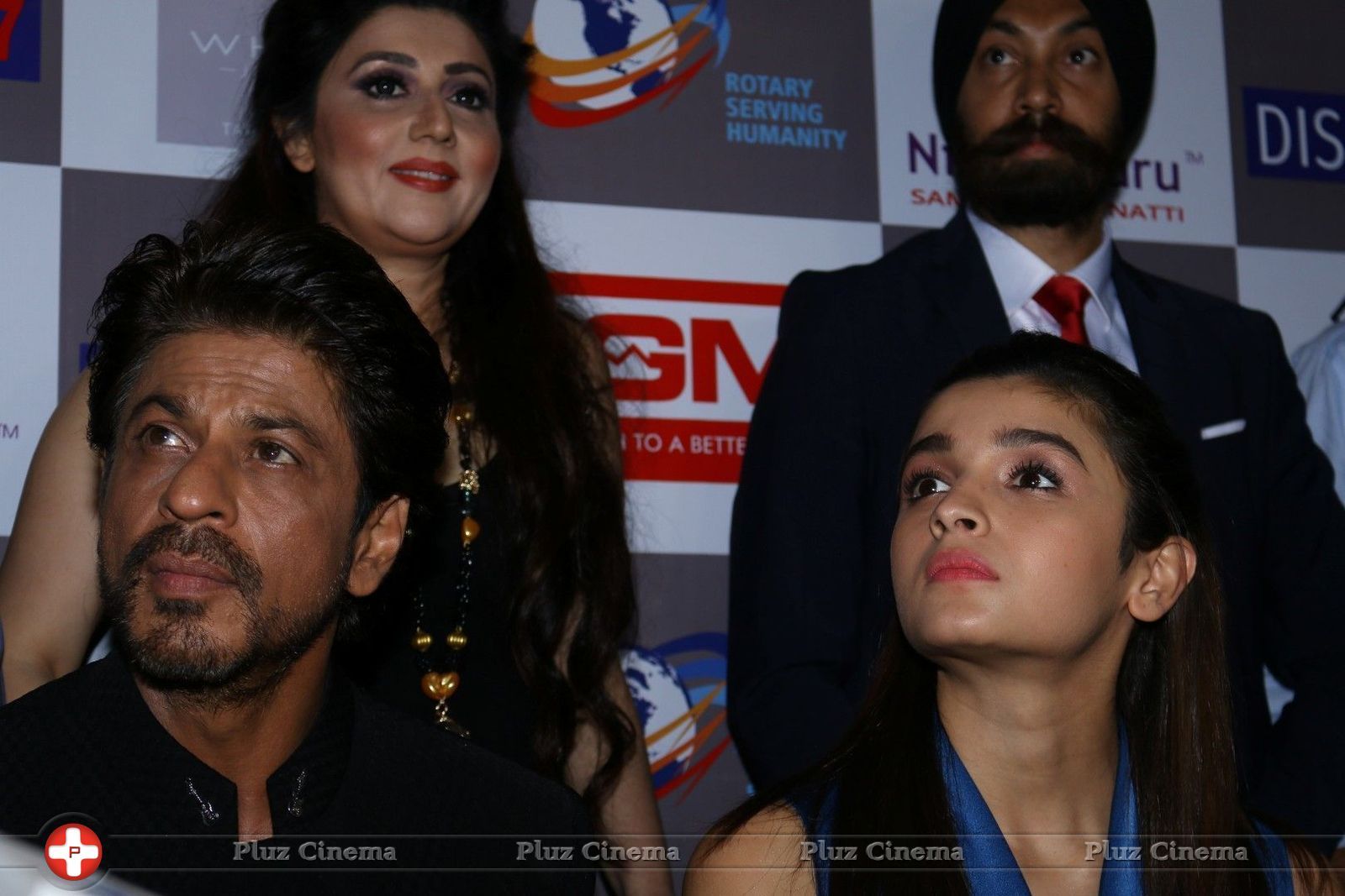 Shah Rukh Khan and Alia Bhatt At Archhar Kochar Fashion Show Pictures | Picture 1458660