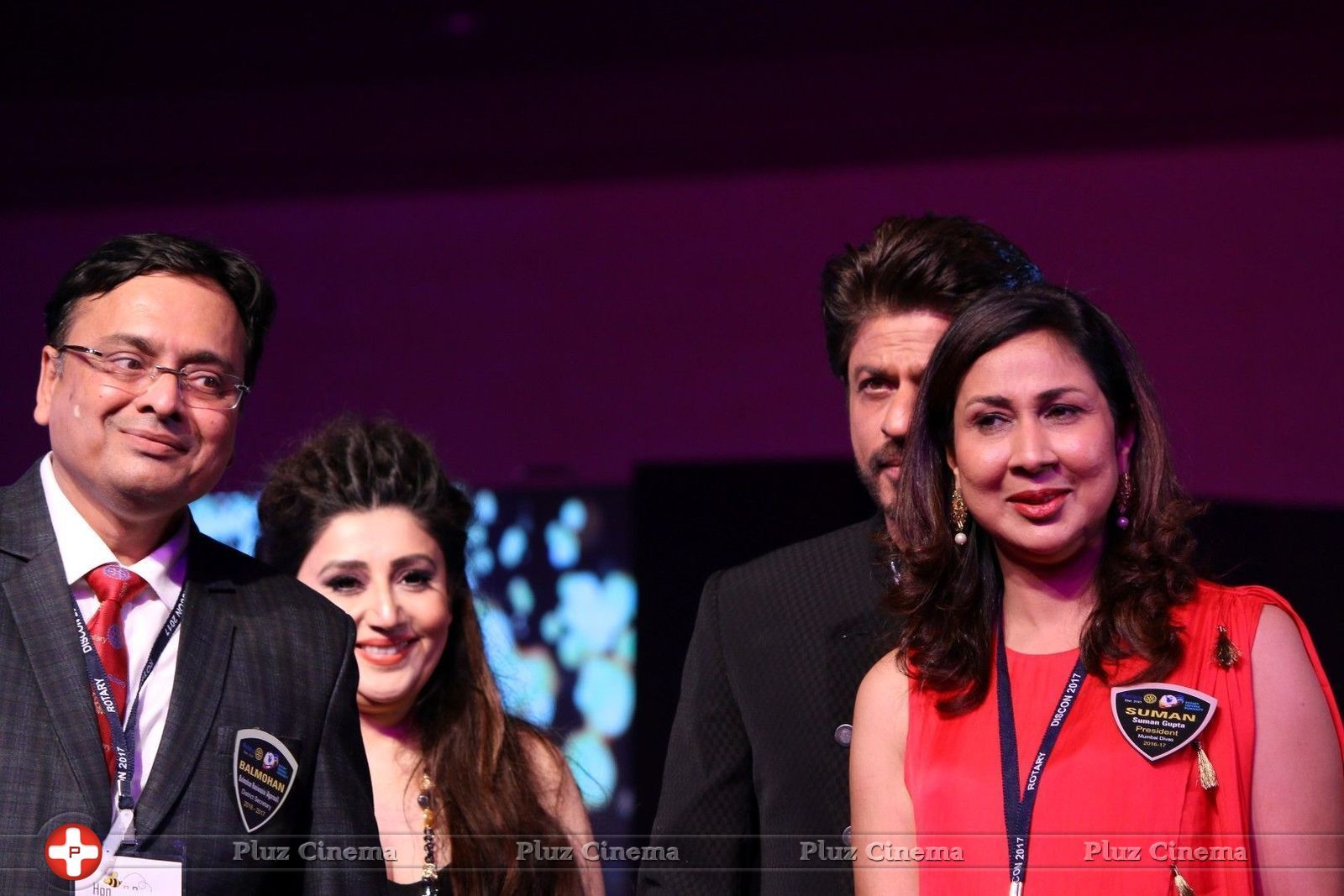 Shah Rukh Khan and Alia Bhatt At Archhar Kochar Fashion Show Pictures | Picture 1458647