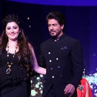 Shah Rukh Khan and Alia Bhatt At Archhar Kochar Fashion Show Pictures | Picture 1458645
