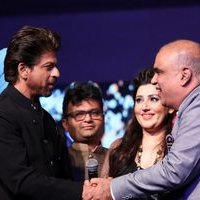 Shah Rukh Khan and Alia Bhatt At Archhar Kochar Fashion Show Pictures | Picture 1458653