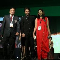 Shah Rukh Khan and Alia Bhatt At Archhar Kochar Fashion Show Pictures | Picture 1458646