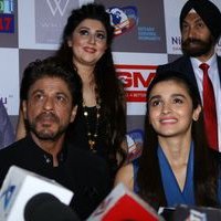 Shah Rukh Khan and Alia Bhatt At Archhar Kochar Fashion Show Pictures | Picture 1458658