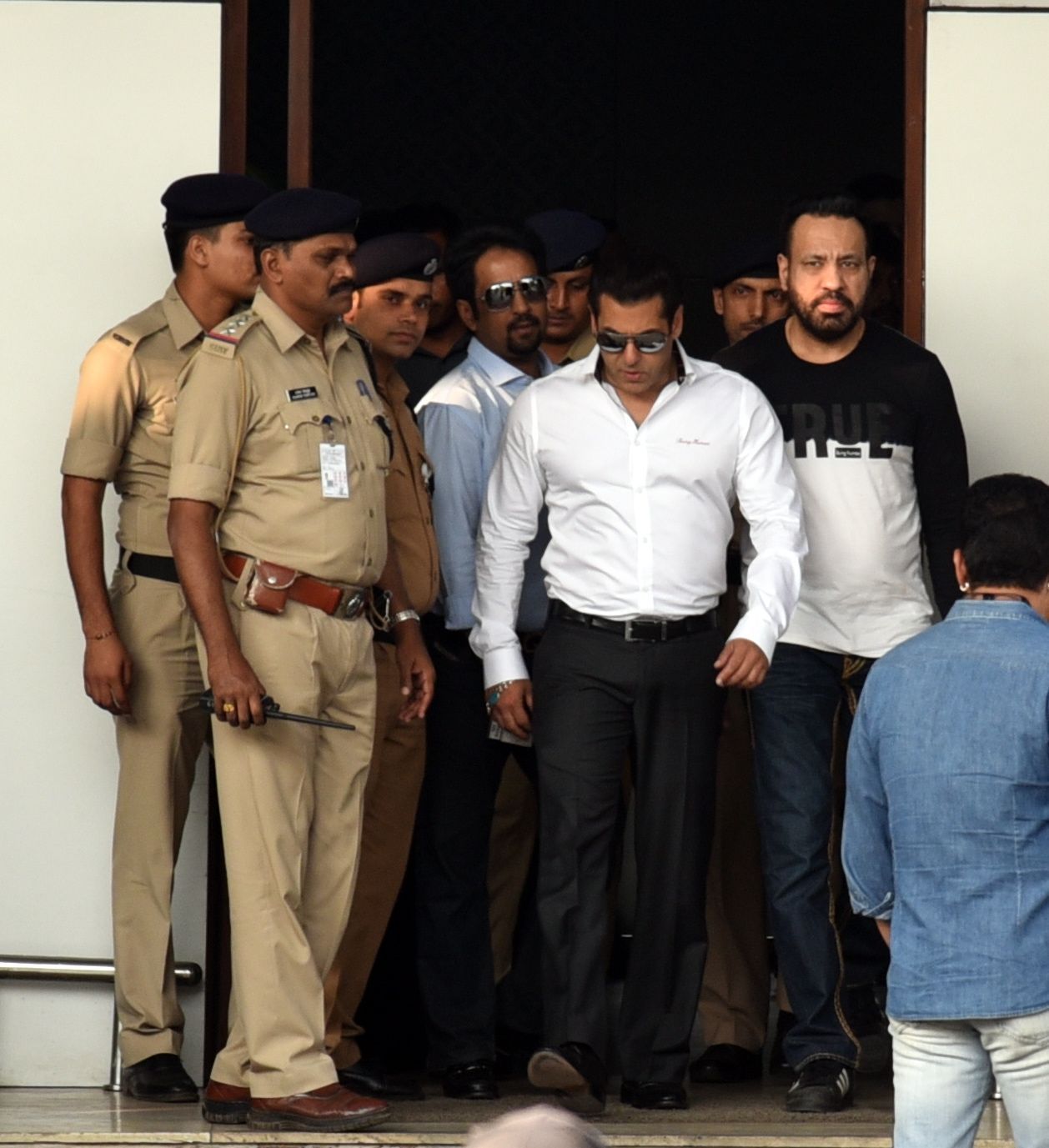 Pics: Salman Khan snapped on arrival at Mumbai Domestic Airport on arrival from Jodhpur | Picture 1462392