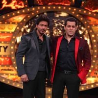 PICS: Shah Rukh Khan promotes his film Raees on the sets of Bigg Boss Season 10