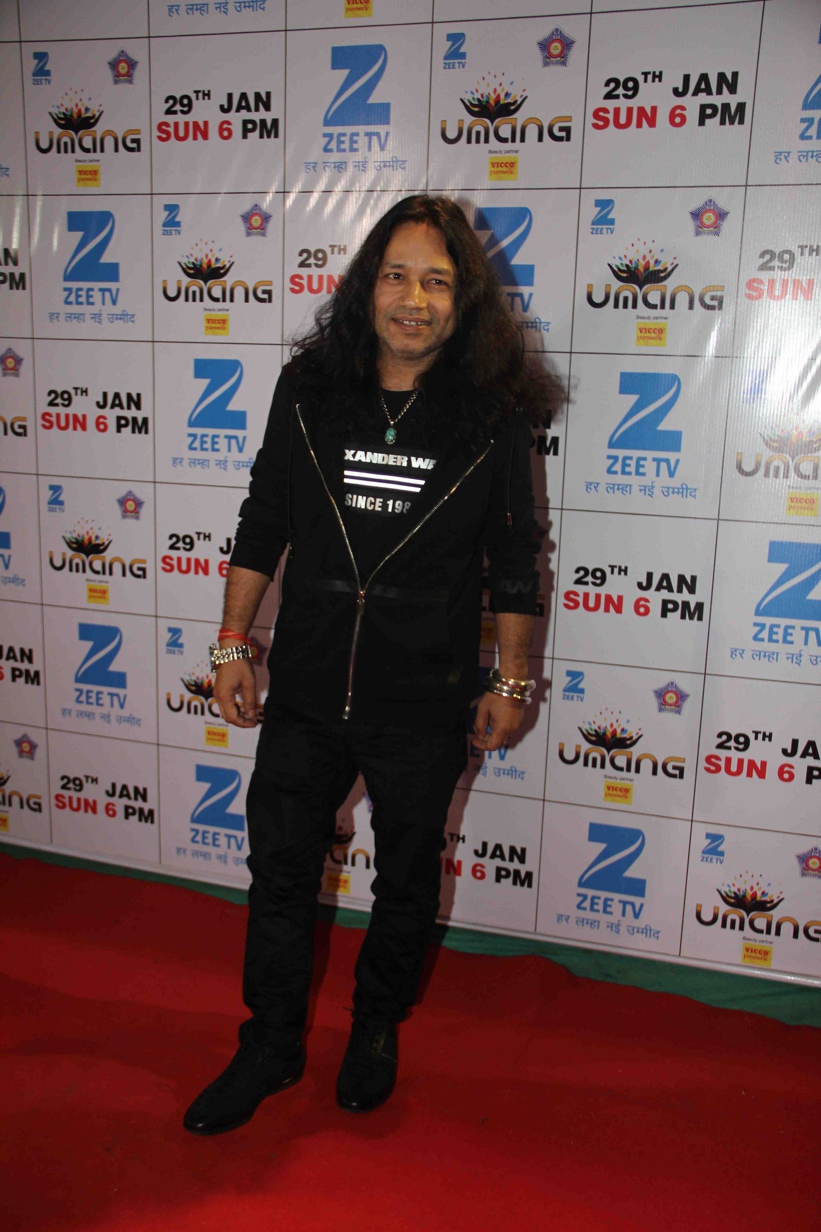 Kailash Kher - Bollywood Celebs on red carpet at Umang 2017 Photos | Picture 1464525