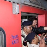 Shahrukh Khan Start Promotional Journey of Raees In Shatabdi Express Photos | Picture 1464994
