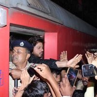 Shahrukh Khan Start Promotional Journey of Raees In Shatabdi Express Photos