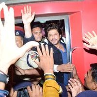 Shahrukh Khan Start Promotional Journey of Raees In Shatabdi Express Photos | Picture 1464989