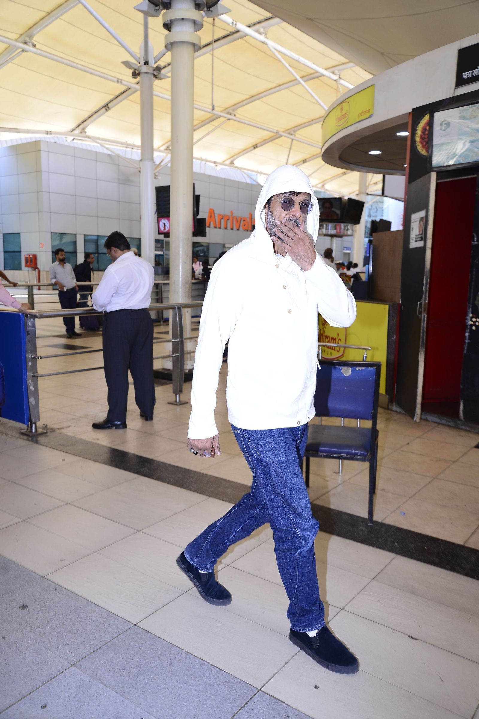 Javed Jaffery Spotted at Mumbai Domestic Airport Pics | Picture 1465757