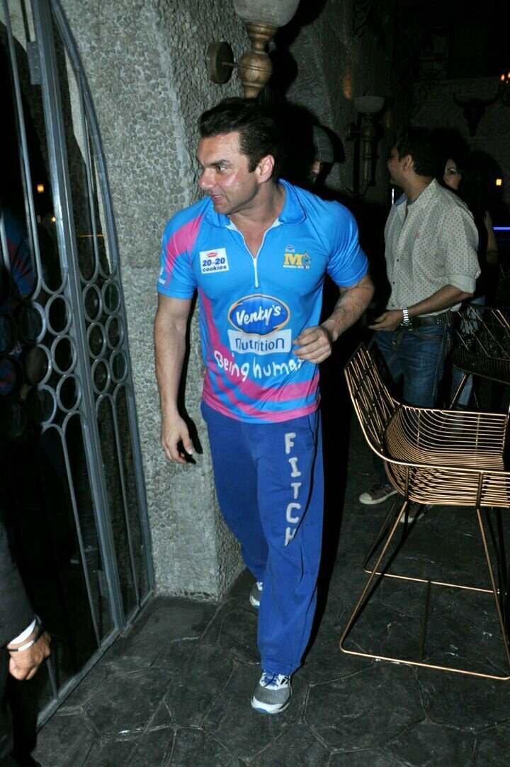 Sohil Khan's Team Celebrated The First Victory Of Tony Premiere League Images | Picture 1479808