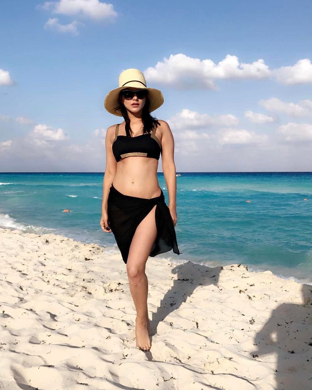 Sunny Leone Looking Hot In Bikini On Vacation In Cancun Mexico Photos | Picture 1485862