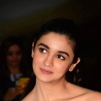 Alia Bhatt visits Strut The Dancemakers Images | Picture 1486634