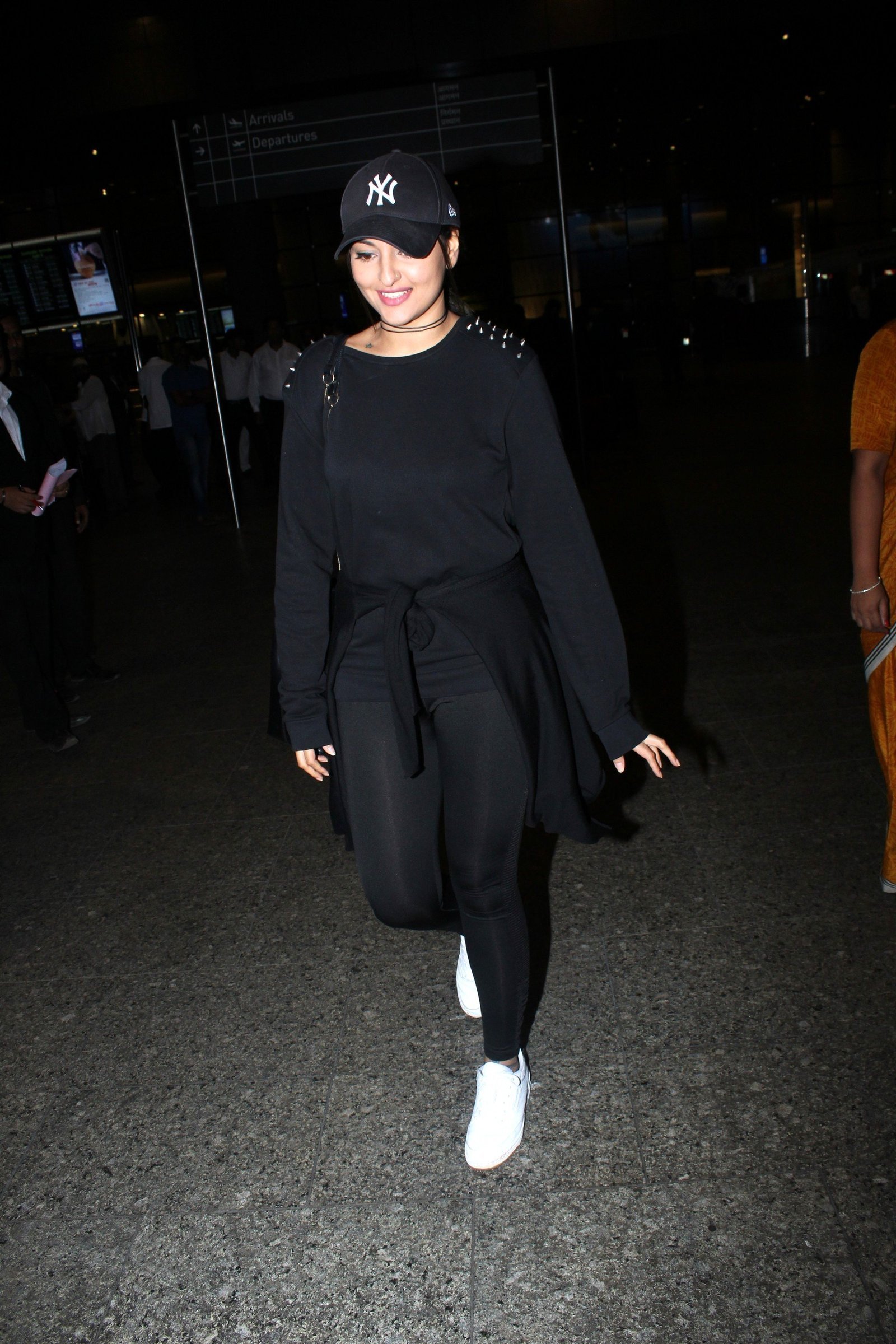 Sonakshi Sinha snapped at Airport | Picture 1501302
