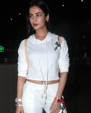 In Pics: Sonal Chauhan Spotted At Mumbai Airport | Picture 1543625