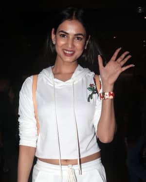 In Pics: Sonal Chauhan Spotted At Mumbai Airport | Picture 1543622