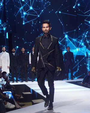 Shahid Kapoor - In Pics: GQ Fashion Nights 2017 | Picture 1543911