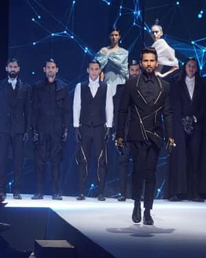 Shahid Kapoor - In Pics: GQ Fashion Nights 2017