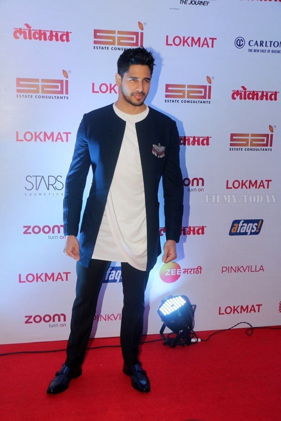 Sidharth Malhotra - In Pics: Red Carpet Of 2nd Edition Of Lokmat Maharashtra's Most Stylish Awards 2017 | Picture 1544837