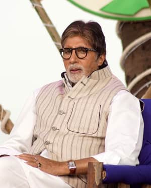 Amitabh Bachchan - In Pics: Rashtriya Swachhta Diwas | Picture 1532609