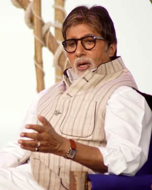 Amitabh Bachchan - In Pics: Rashtriya Swachhta Diwas | Picture 1532606