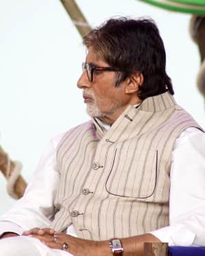 Amitabh Bachchan - In Pics: Rashtriya Swachhta Diwas | Picture 1532608