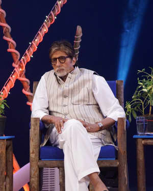 Amitabh Bachchan - In Pics: Rashtriya Swachhta Diwas | Picture 1532595