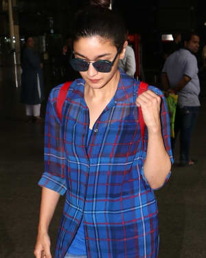 In Pics: Alia Bhatt Snapped at Mumbai Airport | Picture 1536668