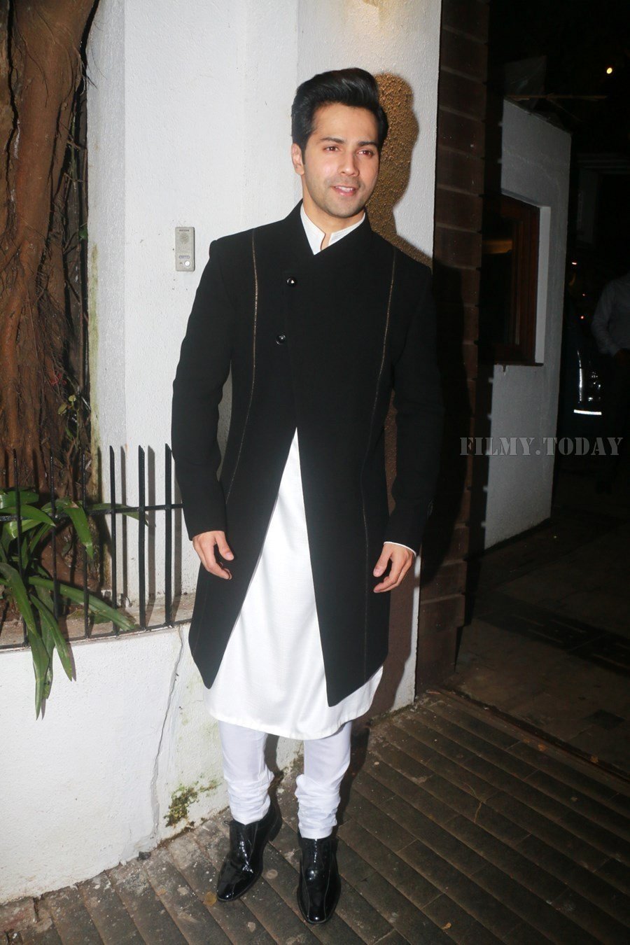 Varun Dhawan - In Pics: Aamir Khan Hosts Diwali Party | Picture 1538511