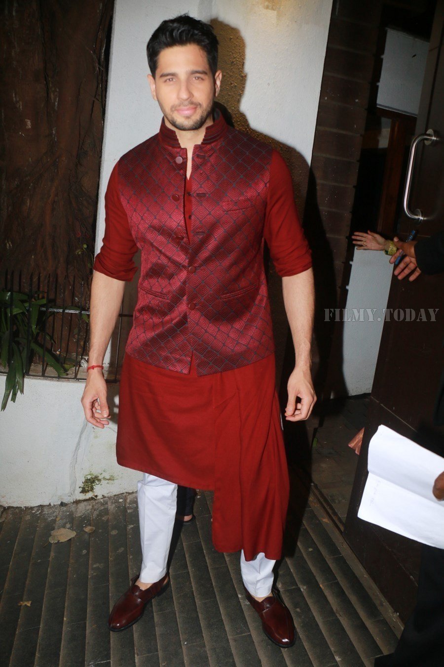 Sidharth Malhotra - In Pics: Aamir Khan Hosts Diwali Party | Picture 1538530