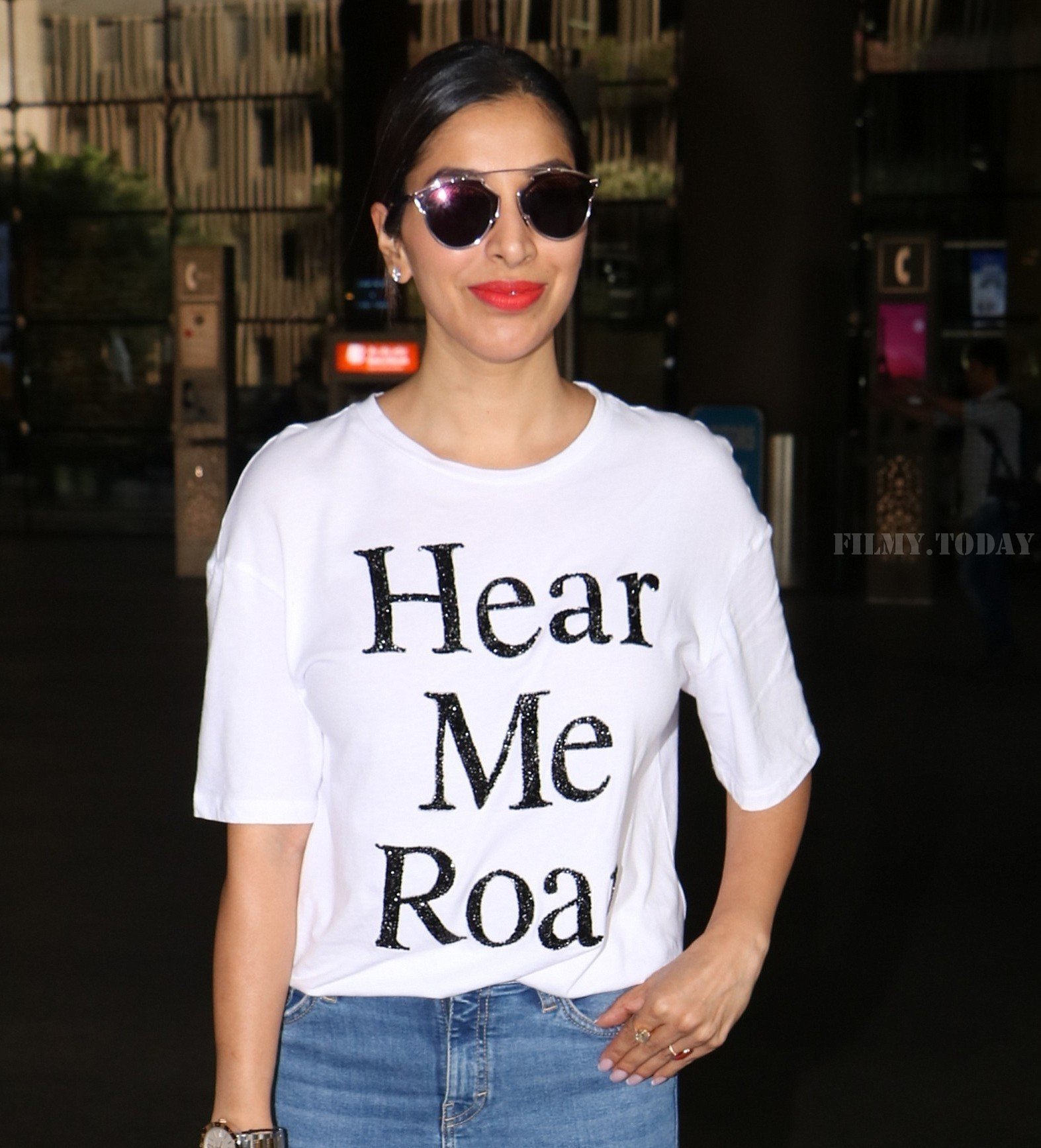 In Pics: Sophie Choudry Snapped at Mumbai Airport | Picture 1539021