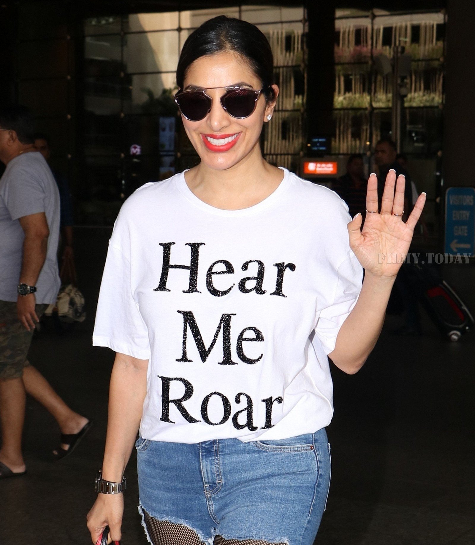 In Pics: Sophie Choudry Snapped at Mumbai Airport | Picture 1539024