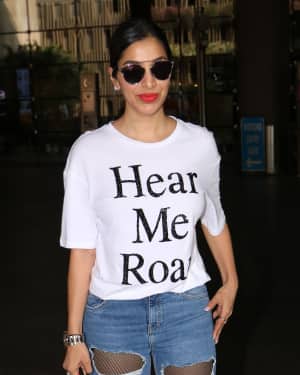 In Pics: Sophie Choudry Snapped at Mumbai Airport | Picture 1539020