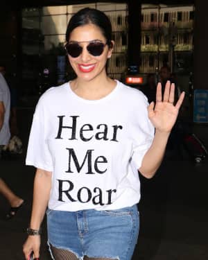 In Pics: Sophie Choudry Snapped at Mumbai Airport
