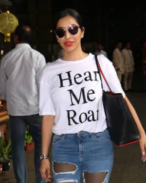 In Pics: Sophie Choudry Snapped at Mumbai Airport | Picture 1539023