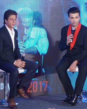 In Pics: Shah Rukh Khan In Conversation With Karan Johar And The Team Of Ittefaq