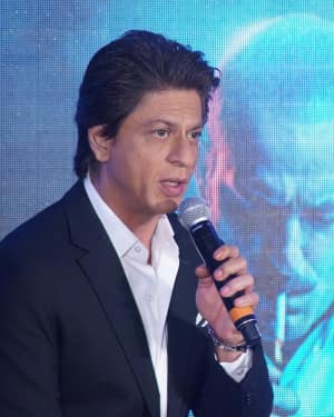 Shahrukh Khan - In Pics: Shah Rukh Khan In Conversation With Karan Johar And The Team Of Ittefaq | Picture 1541592