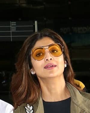 Shilpa Shetty Spotted At Mumbai Airport | Picture 1525128