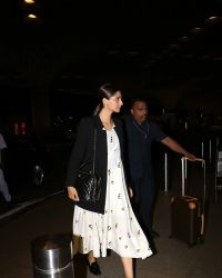 Sonam Kapoor Spotted At Mumbai Airport | Picture 1525030