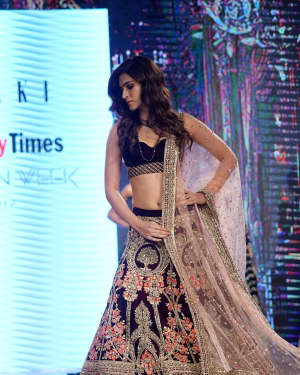 In Pics: Kriti Sanon Walks The Ramp At Bombay Times Fashion Week 2017 | Picture 1527074