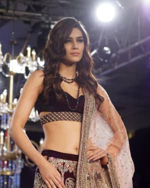 In Pics: Kriti Sanon Walks The Ramp At Bombay Times Fashion Week 2017 | Picture 1527070