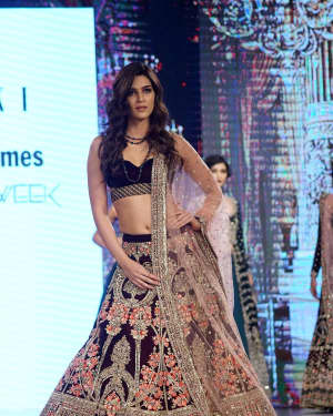 In Pics: Kriti Sanon Walks The Ramp At Bombay Times Fashion Week 2017 | Picture 1527075