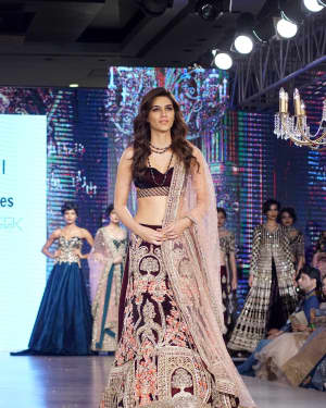 In Pics: Kriti Sanon Walks The Ramp At Bombay Times Fashion Week 2017 | Picture 1527065