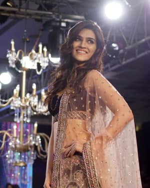 In Pics: Kriti Sanon Walks The Ramp At Bombay Times Fashion Week 2017 | Picture 1527072